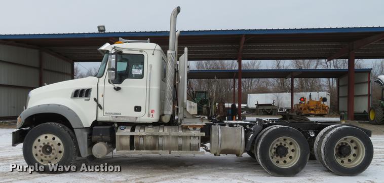 image for item DG3821 2012 Mack GU713 semi truck