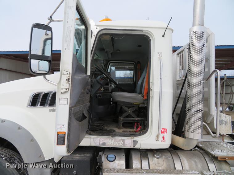 image for item DG3821 2012 Mack GU713 semi truck