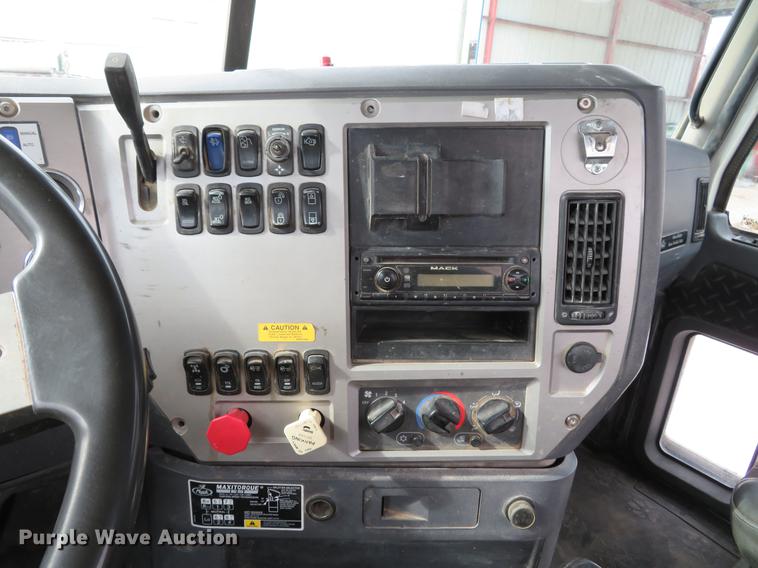 image for item DG3821 2012 Mack GU713 semi truck