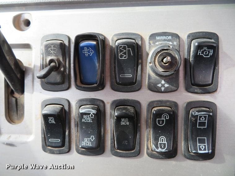 image for item DG3821 2012 Mack GU713 semi truck