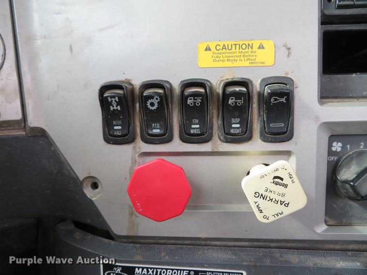 image for item DG3821 2012 Mack GU713 semi truck