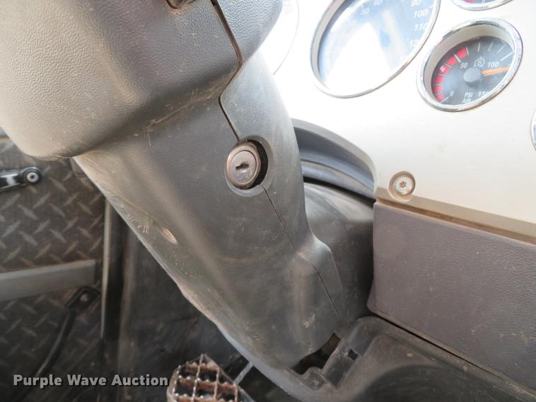 image for item DG3821 2012 Mack GU713 semi truck