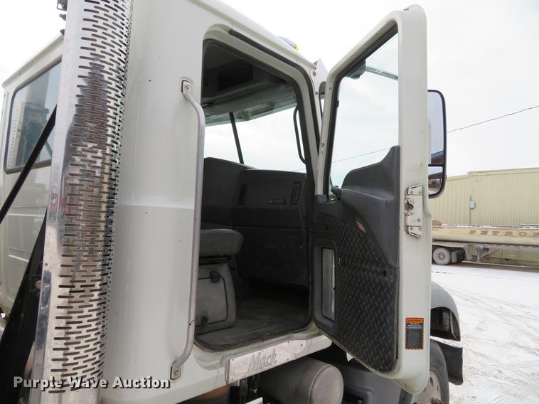 image for item DG3821 2012 Mack GU713 semi truck