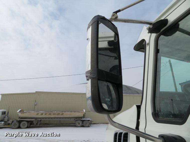 image for item DG3821 2012 Mack GU713 semi truck