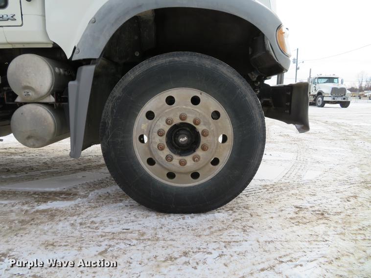 image for item DG3821 2012 Mack GU713 semi truck