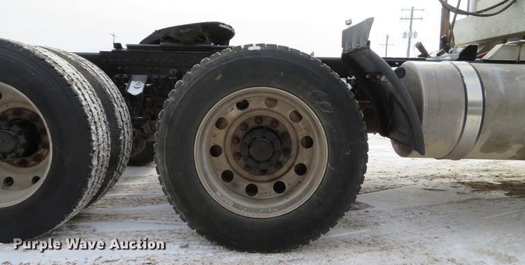 image for item DG3821 2012 Mack GU713 semi truck