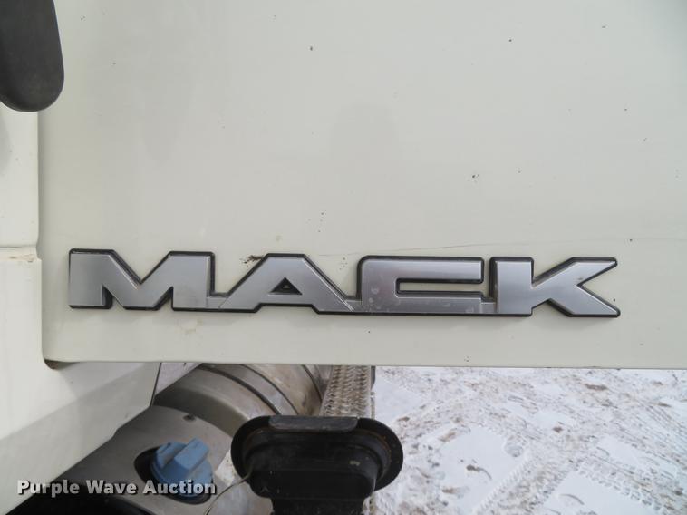 image for item DG3821 2012 Mack GU713 semi truck