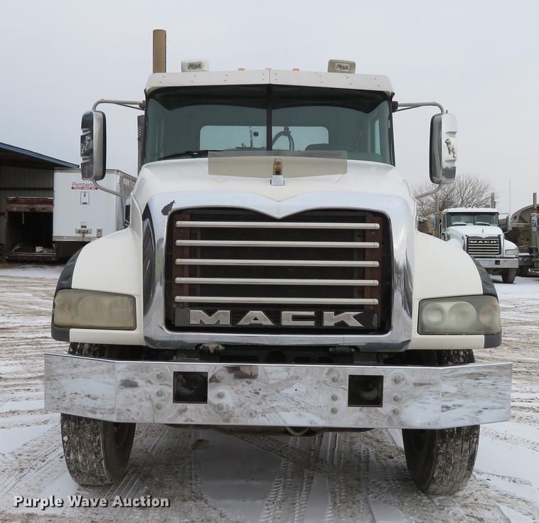 image for item DG3822 2009 Mack GU713 semi truck