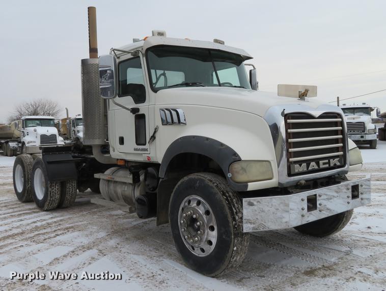 image for item DG3822 2009 Mack GU713 semi truck