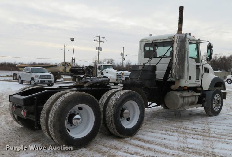 image for item DG3822 2009 Mack GU713 semi truck