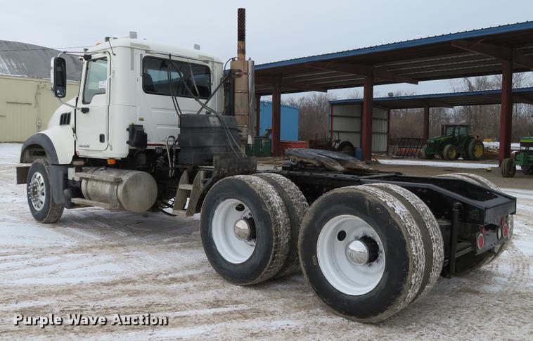 image for item DG3822 2009 Mack GU713 semi truck