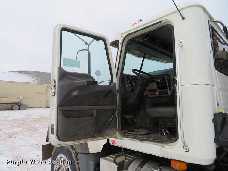 image for item DG3822 2009 Mack GU713 semi truck