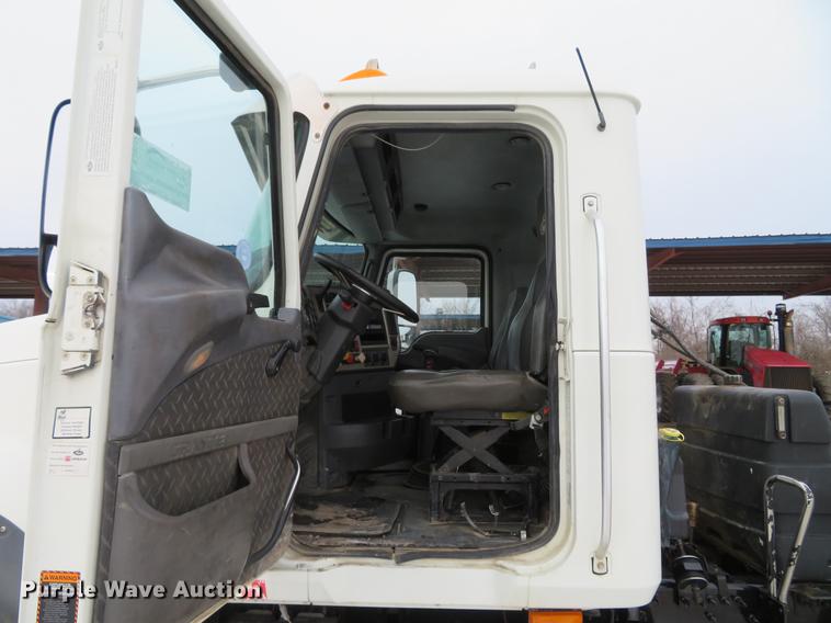image for item DG3822 2009 Mack GU713 semi truck