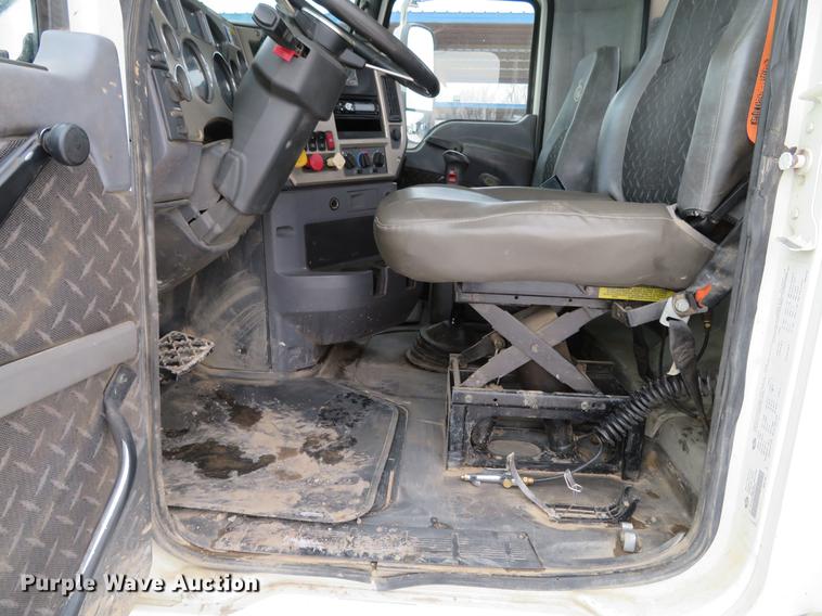 image for item DG3822 2009 Mack GU713 semi truck