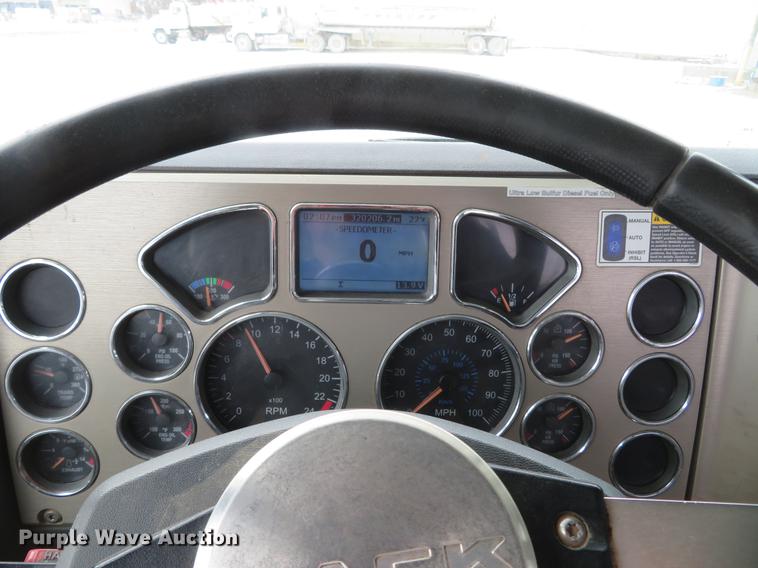 image for item DG3822 2009 Mack GU713 semi truck