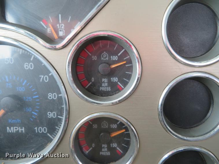 image for item DG3822 2009 Mack GU713 semi truck