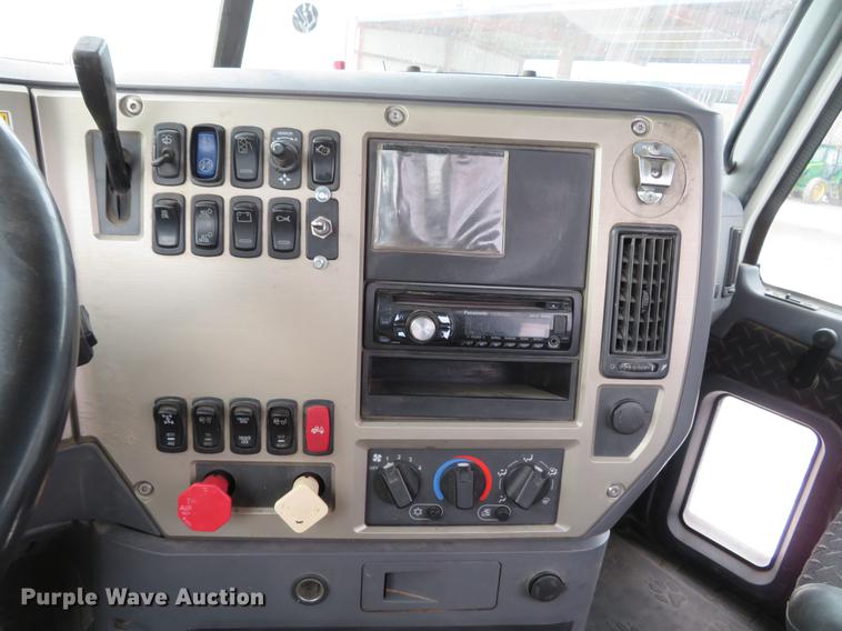 image for item DG3822 2009 Mack GU713 semi truck