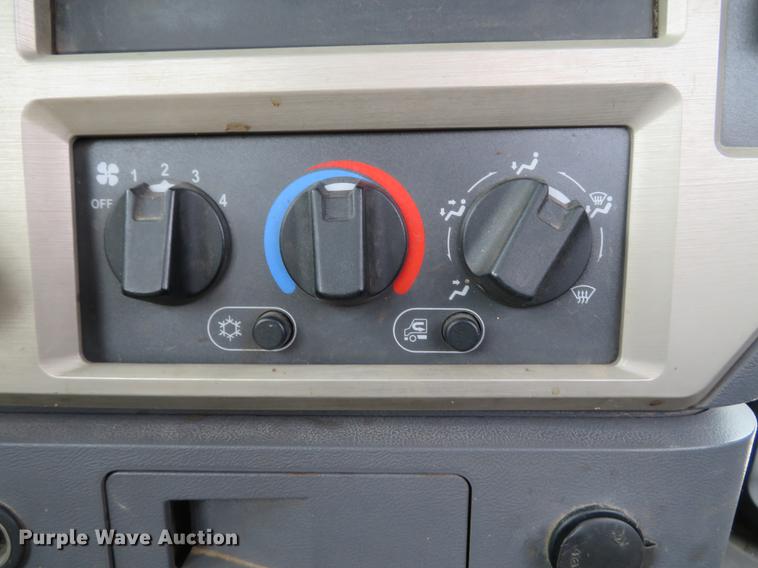 image for item DG3822 2009 Mack GU713 semi truck