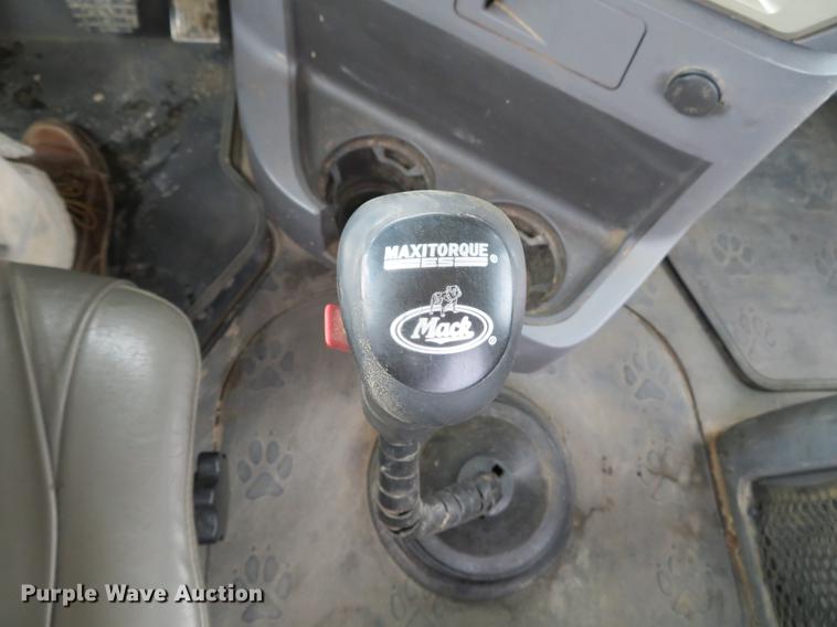 image for item DG3822 2009 Mack GU713 semi truck