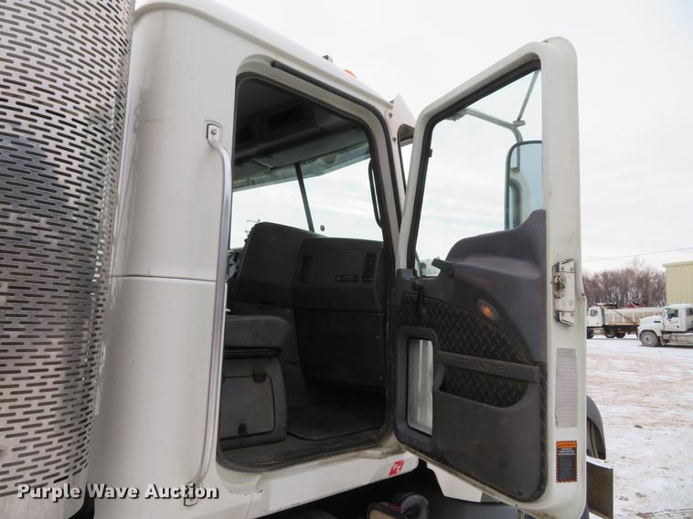 image for item DG3822 2009 Mack GU713 semi truck