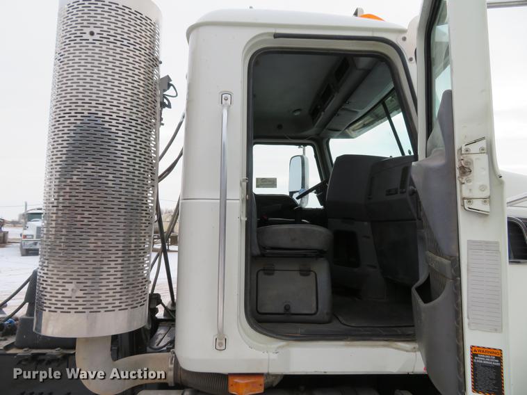 image for item DG3822 2009 Mack GU713 semi truck