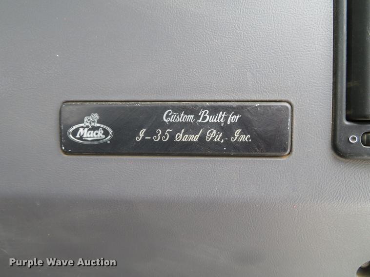 image for item DG3822 2009 Mack GU713 semi truck