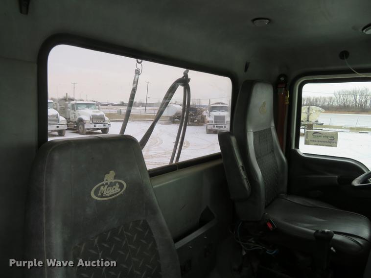 image for item DG3822 2009 Mack GU713 semi truck