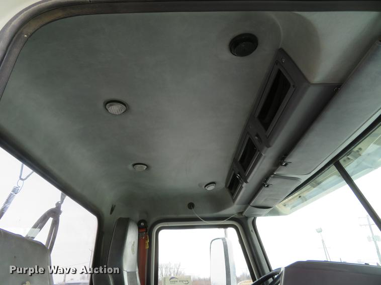 image for item DG3822 2009 Mack GU713 semi truck