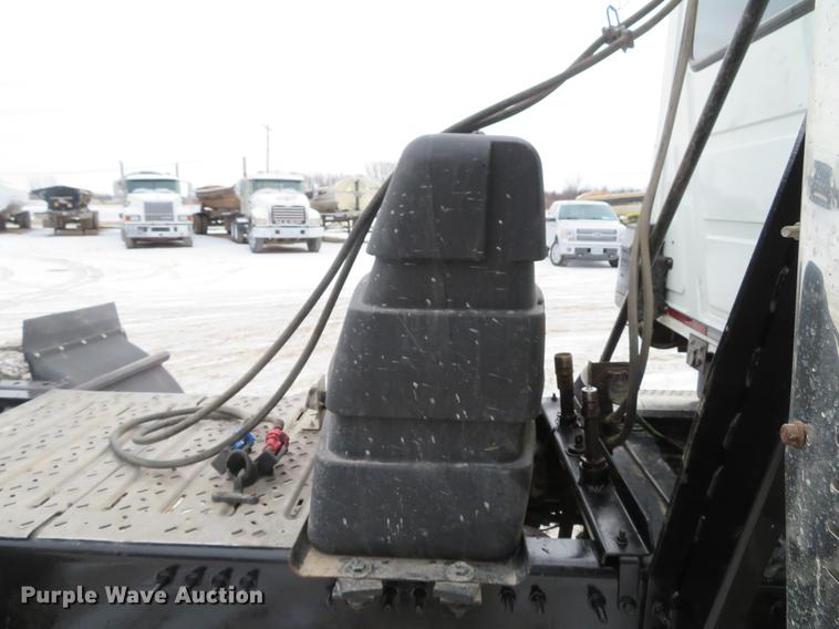 image for item DG3822 2009 Mack GU713 semi truck