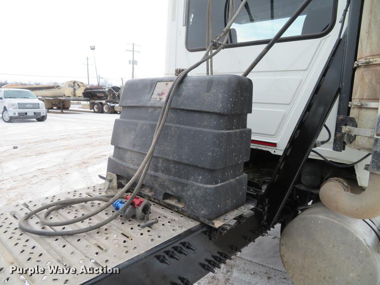 image for item DG3822 2009 Mack GU713 semi truck