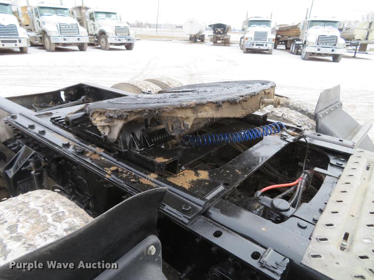 image for item DG3822 2009 Mack GU713 semi truck