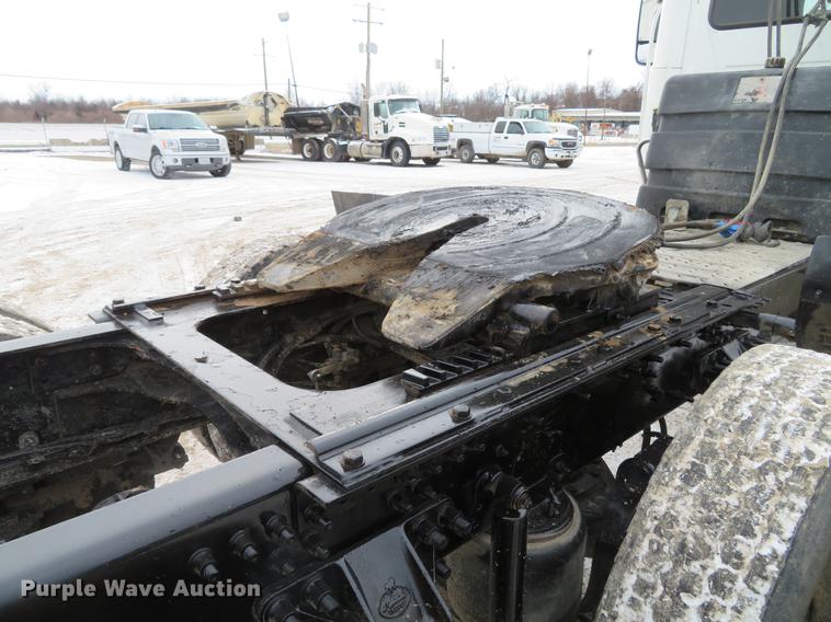 image for item DG3822 2009 Mack GU713 semi truck