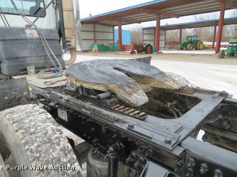 image for item DG3822 2009 Mack GU713 semi truck