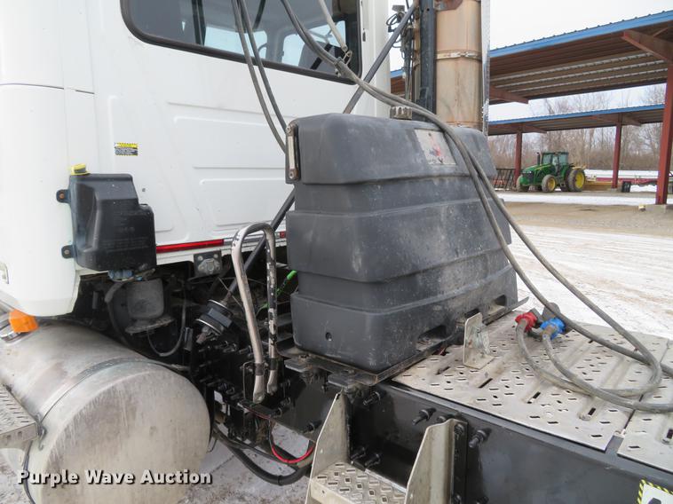 image for item DG3822 2009 Mack GU713 semi truck