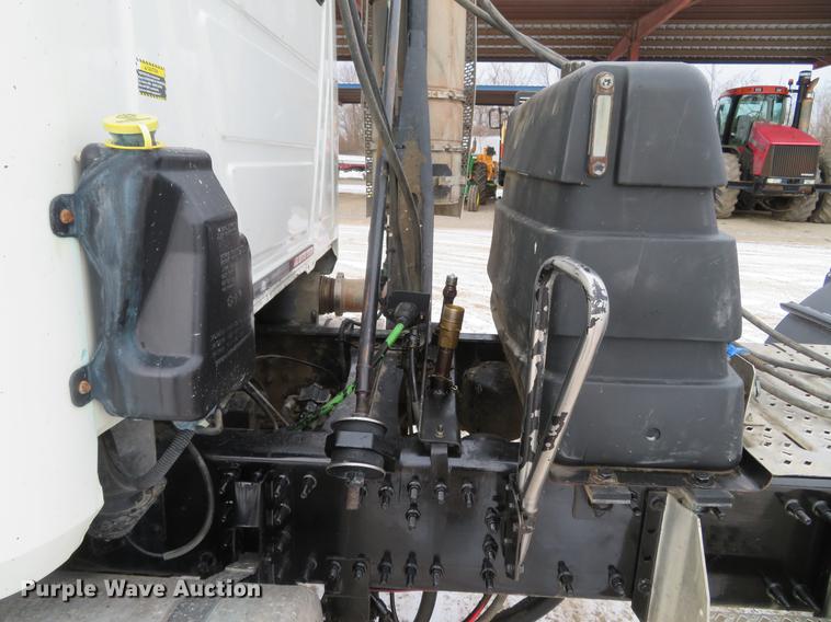 image for item DG3822 2009 Mack GU713 semi truck