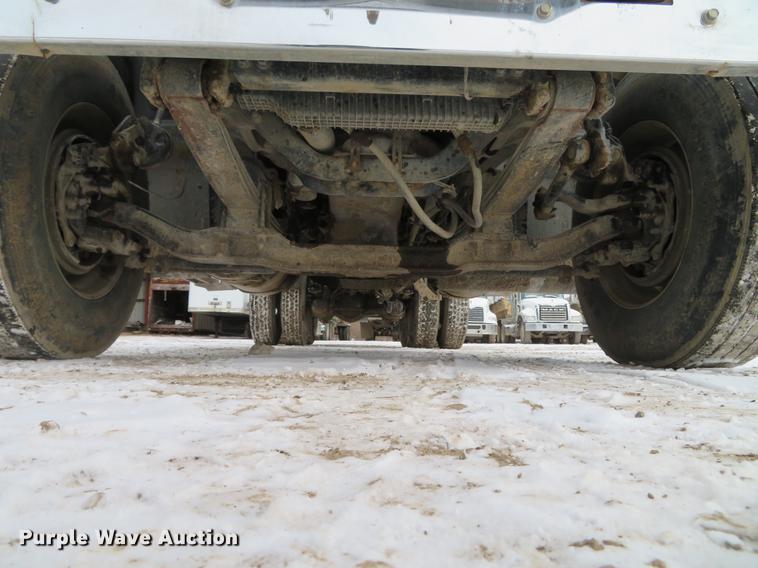 image for item DG3822 2009 Mack GU713 semi truck