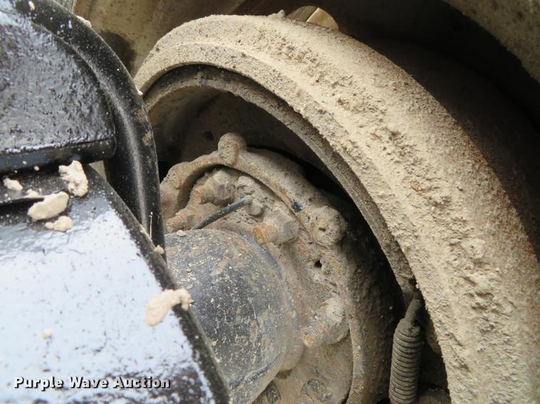 image for item DG3822 2009 Mack GU713 semi truck