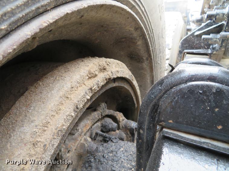 image for item DG3822 2009 Mack GU713 semi truck