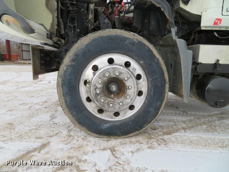 image for item DG3822 2009 Mack GU713 semi truck