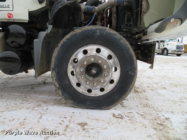 image for item DG3822 2009 Mack GU713 semi truck