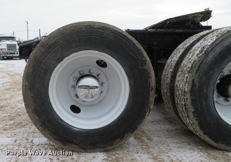 image for item DG3822 2009 Mack GU713 semi truck