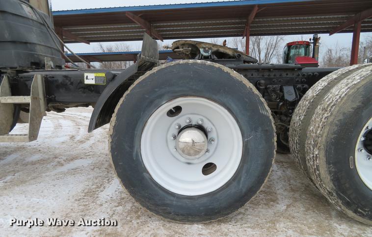 image for item DG3822 2009 Mack GU713 semi truck