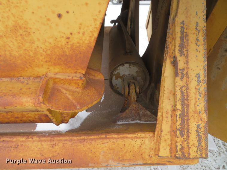 image for item DG3823 1980 Load King 2030 bottom dump trailer