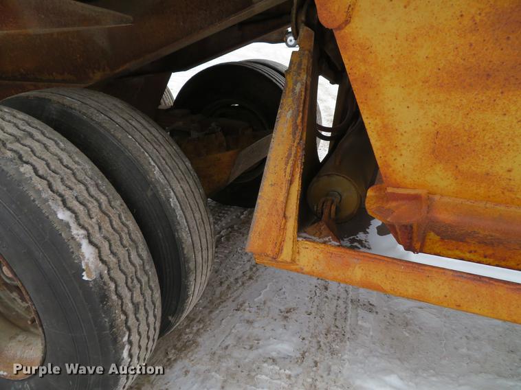 image for item DG3823 1980 Load King 2030 bottom dump trailer