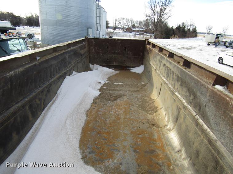 image for item FJ9605 1978 Travis end dump trailer