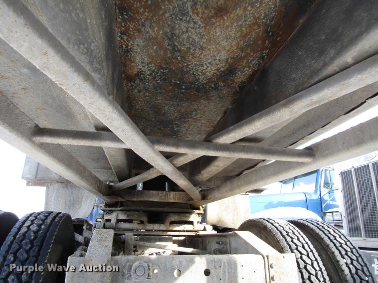 image for item FJ9605 1978 Travis end dump trailer