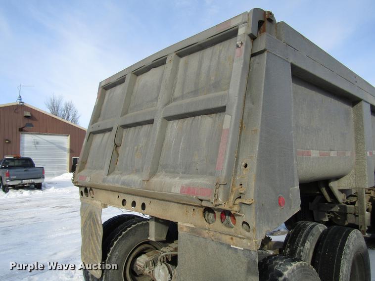 image for item FJ9605 1978 Travis end dump trailer