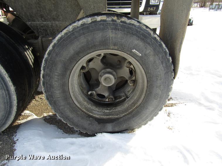 image for item FJ9605 1978 Travis end dump trailer