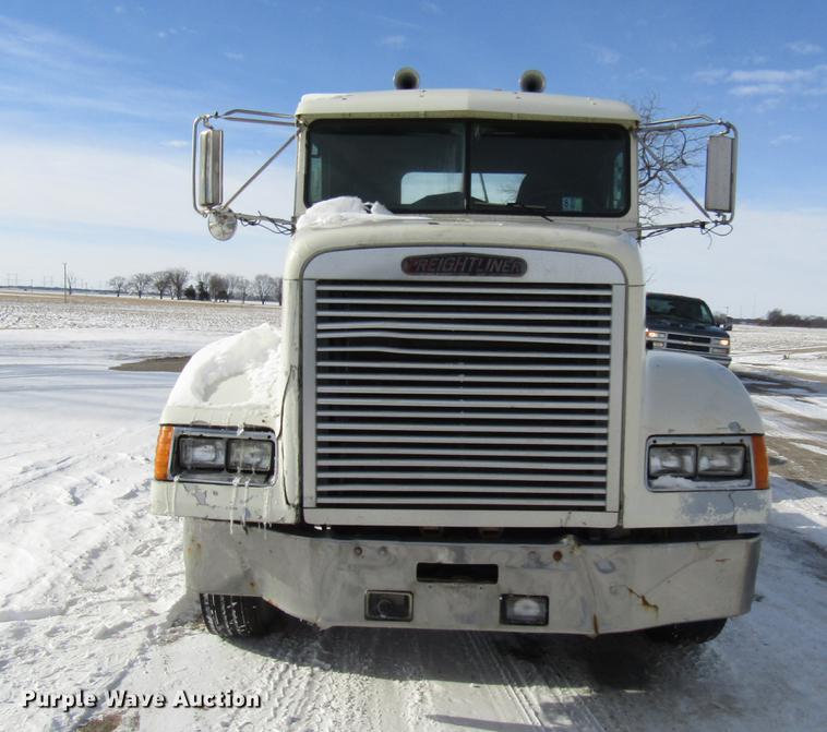image for item FJ9606 1995 Freightliner FLD semi truck