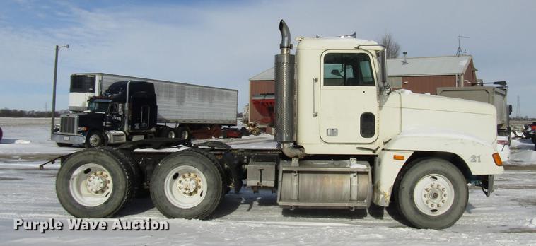 image for item FJ9606 1995 Freightliner FLD semi truck